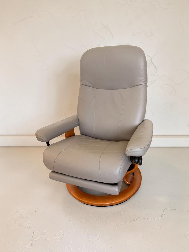 Leren Stressless fauteuil elektrisch verstelbaar, Ophalen, Zo goed als nieuw, 50 tot 75 cm, Leer