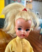 Vintage Sindy pop met blond haar en gele trui, Ophalen of Verzenden, Gebruikt, Overige typen