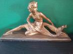 Art deco sculptuur dame met de windhond.  La dame au levrier, Ophalen