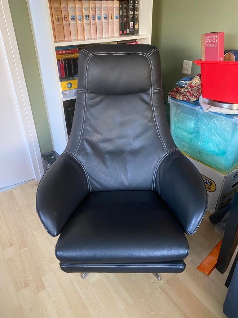 Zwart leren relax fauteuil draaibaar lig en zit stand, Ophalen, Minder dan 75 cm, Zo goed als nieuw, Leer