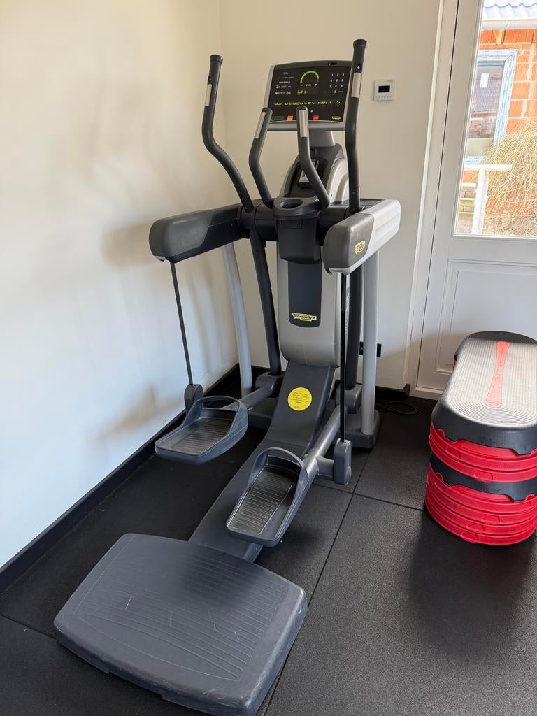 Technogym Crosstrainer - Professionele Fitnesservaring, Sport en Fitness, Ophalen, Gebruikt, Armen, Crosstrainer