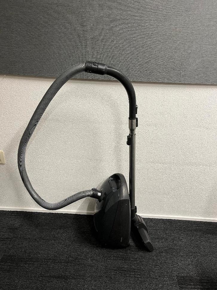 Miele S2111 stofzuiger . 1600 watt ., Witgoed en Apparatuur, Stofzuigers, Gebruikt, Stofzuiger, 1600 tot 2000 watt, Stofzak, Ophalen of Verzenden