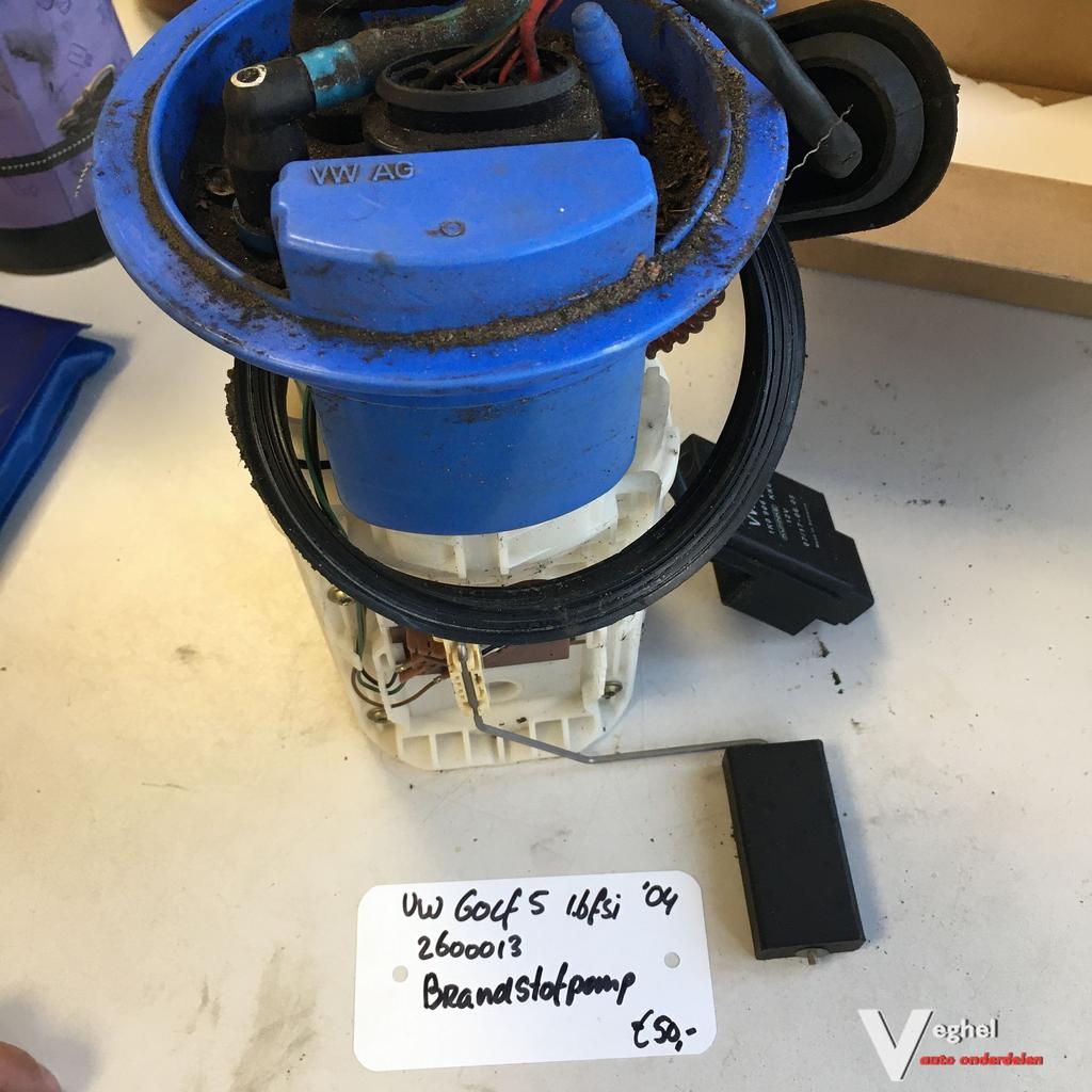 Vw Golf 5  1.6 fsi 2004 2600013 Brandstofpomp 1K0 906 093 E