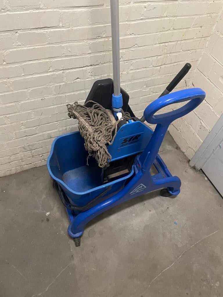 Mopemmer dweilemmer schoonmaakkar, Ophalen