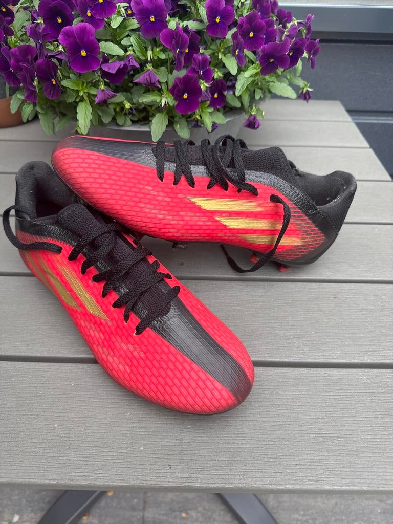 Adidas X Speedflow voetbalschoenen rood/zwart/goud, Maat XS of kleiner, Ophalen of Verzenden, Zo goed als nieuw, Schoenen