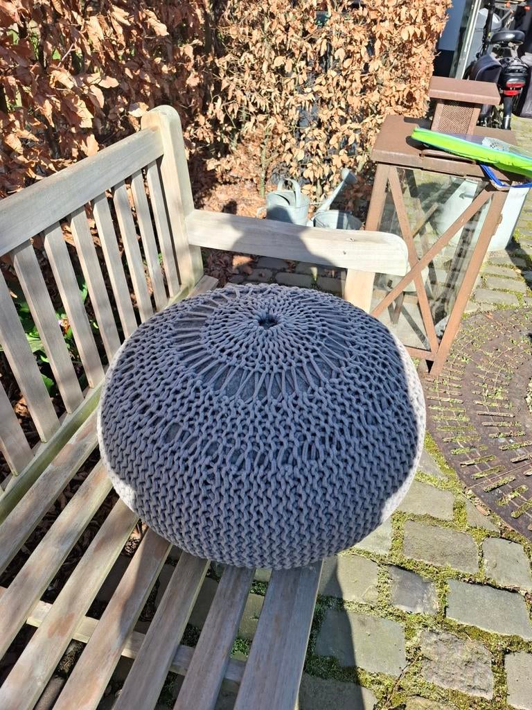 Poef, stevig, vilt met buitenkant gebreid., Huis en Inrichting, Woonaccessoires | Overige, Ophalen of Verzenden, Gebruikt
