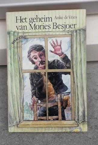 Het geheim van Mories Besjoer van Anke de Vries.📗, Boeken, Kinderboeken | Jeugd | 10 tot 12 jaar, Gelezen, Non-fictie, Verzenden