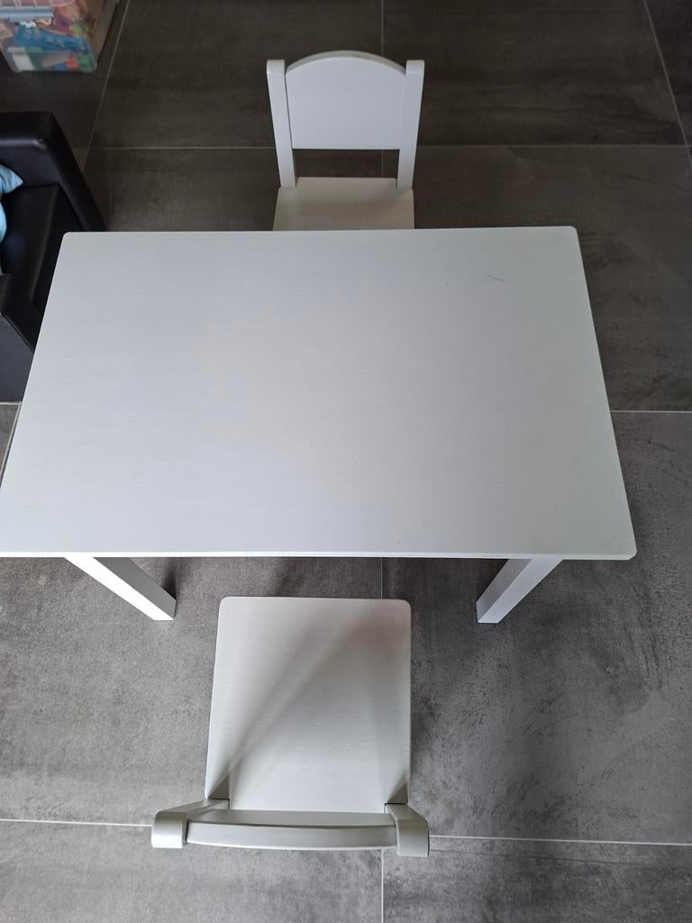 Kinder tafel met 2 kinder stoelen alleen ophalen, Kinderen en Baby's, Kinderkamer | Tafels en Stoelen, Ophalen, Zo goed als nieuw