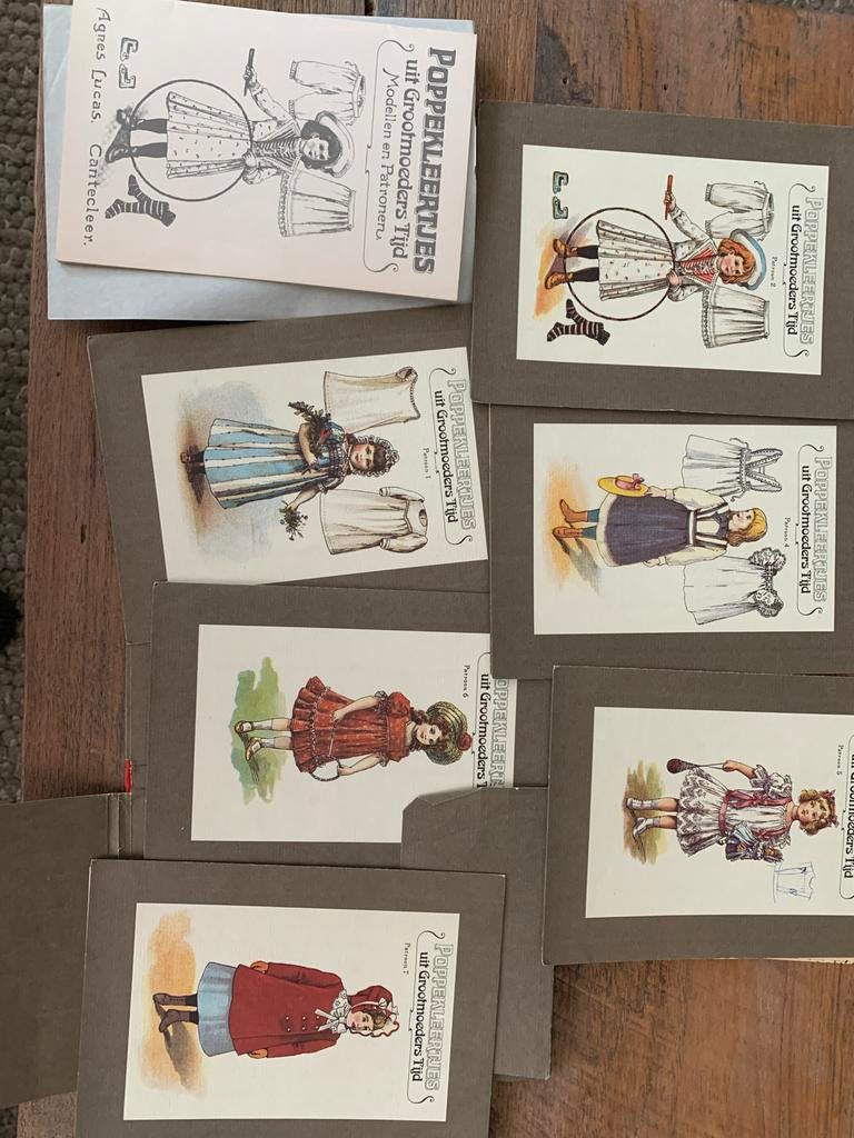 Poppenkleertjes uit Grootmoeders Tijd, Gebruikt, Meerkleurig, Ophalen of Verzenden, Papier of Karton