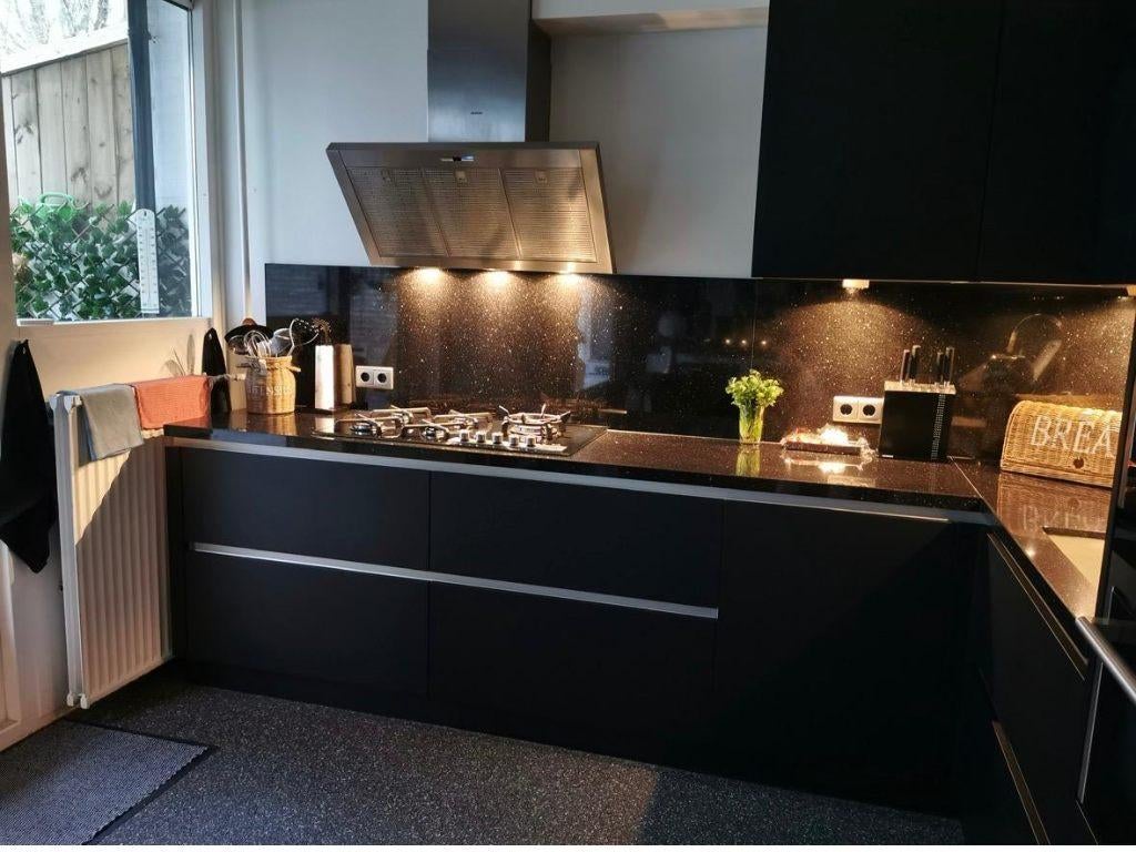 Keukenblad van natuursteen, Ophalen, Zwart, 150 tot 200 cm, Zo goed als nieuw