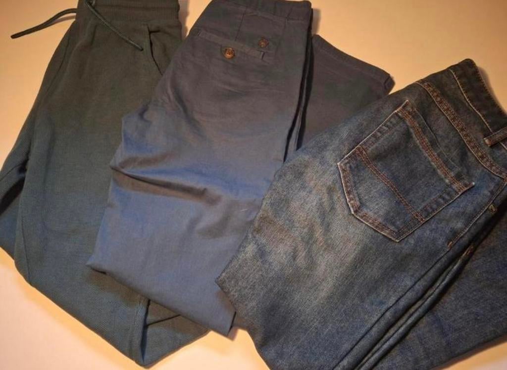 3 broeken: jean, chino en een jogger maat 146, Ophalen of Verzenden, Zo goed als nieuw, Maat 146
