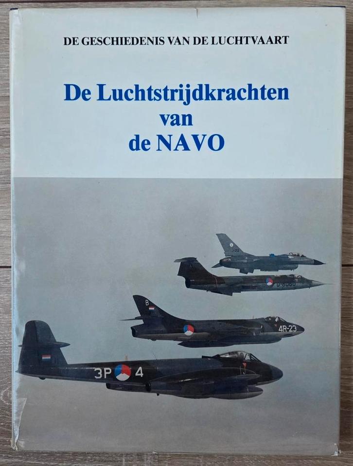 Anthony Robinson - De Luchtstrijdkrachten van de NAVO, Verzamelen, Luchtvaart en Vliegtuigspotten, Zo goed als nieuw, Boek of Tijdschrift
