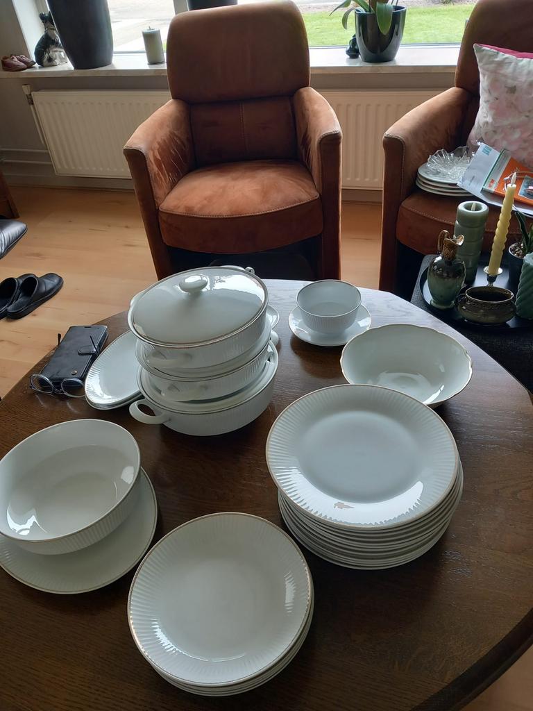 Wit servies met gouden rand, Ophalen, Gebruikt, Effen, Porselein