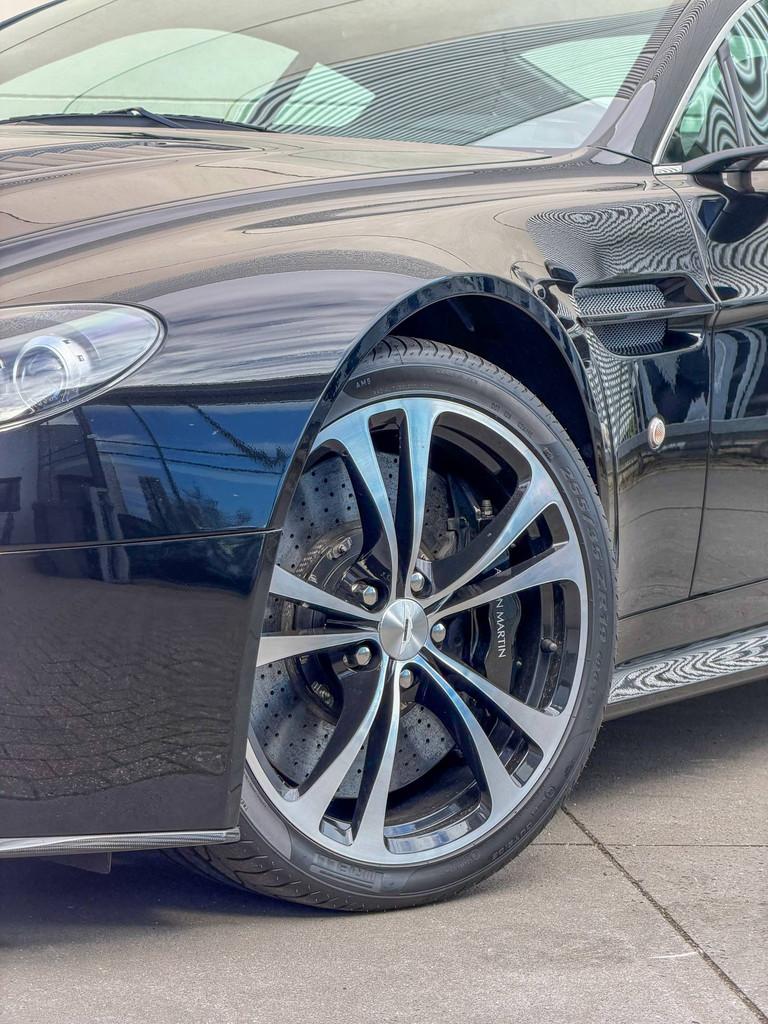 Aston Martin V12 Vantage 5.9 V12 Vantage Keramisch-B&O-Carbo, Auto's, Aston Martin, Parkeersensor, Achterwielaandrijving, Gebruikt