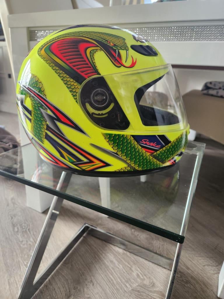 Opvallende gele integraalhelm met cobra design, Motoren, Kleding | Motorhelmen, Ophalen