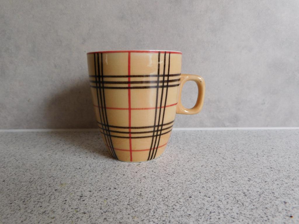 Senseo mok Burberry Ruit Vic's Handpainted, Huis en Inrichting, Keuken | Servies, Ophalen of Verzenden, Zo goed als nieuw, Overige stijlen