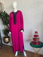 Nieuwe 2-delige fuchsia jalaba met zwart borduurwerk, Kleding | Dames, Jurken, Ophalen, Nieuw, Roze, Boven de knie