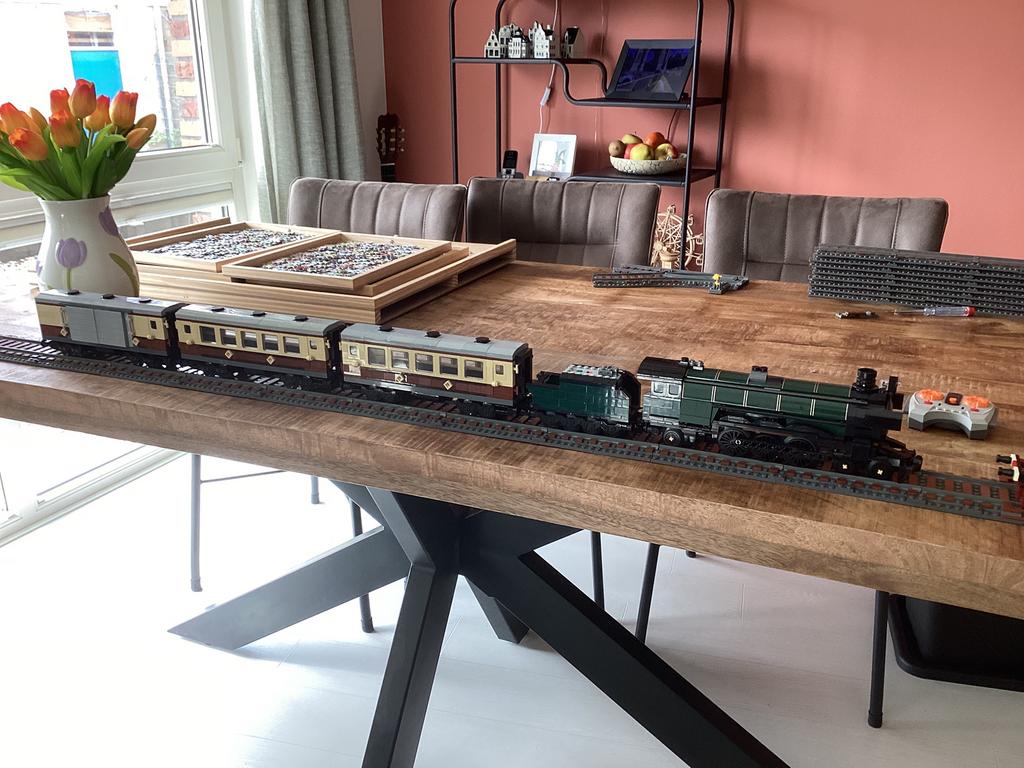 Treinen van diverse merken bouwstenen, Hobby en Vrije tijd, Modeltreinen | Overige schalen, Ophalen, Zo goed als nieuw, Gelijkstroom