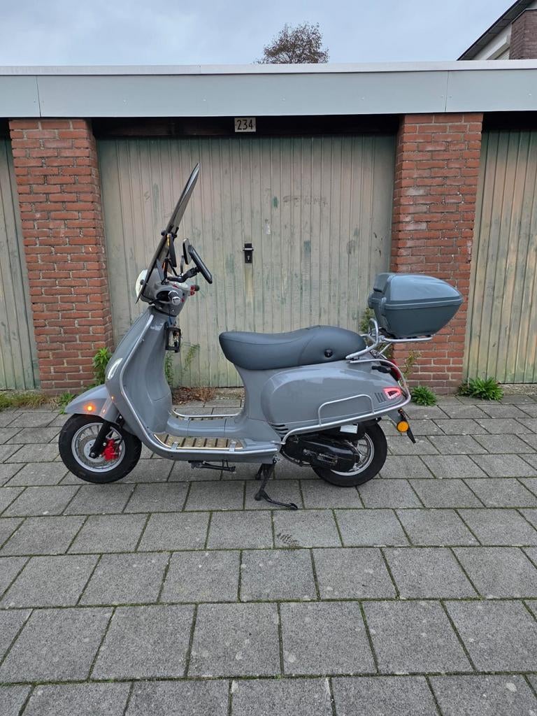 La Souris R Nardo Grijs- bouwjaar 2023 Geel Kenteken, Ophalen