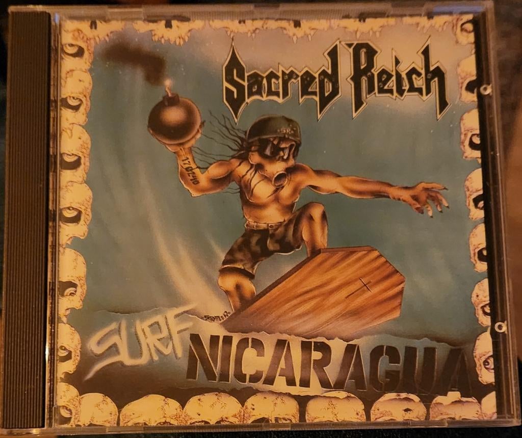 CD Sacred Reich 1988 Surf Nicaragua KRASVRIJ, Ophalen of Verzenden, Zo goed als nieuw