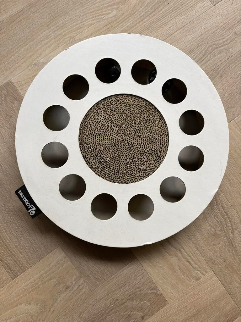 District 70 kattenkrabkarton Whirl wit D 33 H 6 cm, Dieren en Toebehoren, Krabmeubelen, Zo goed als nieuw, Krabpaal, Ophalen