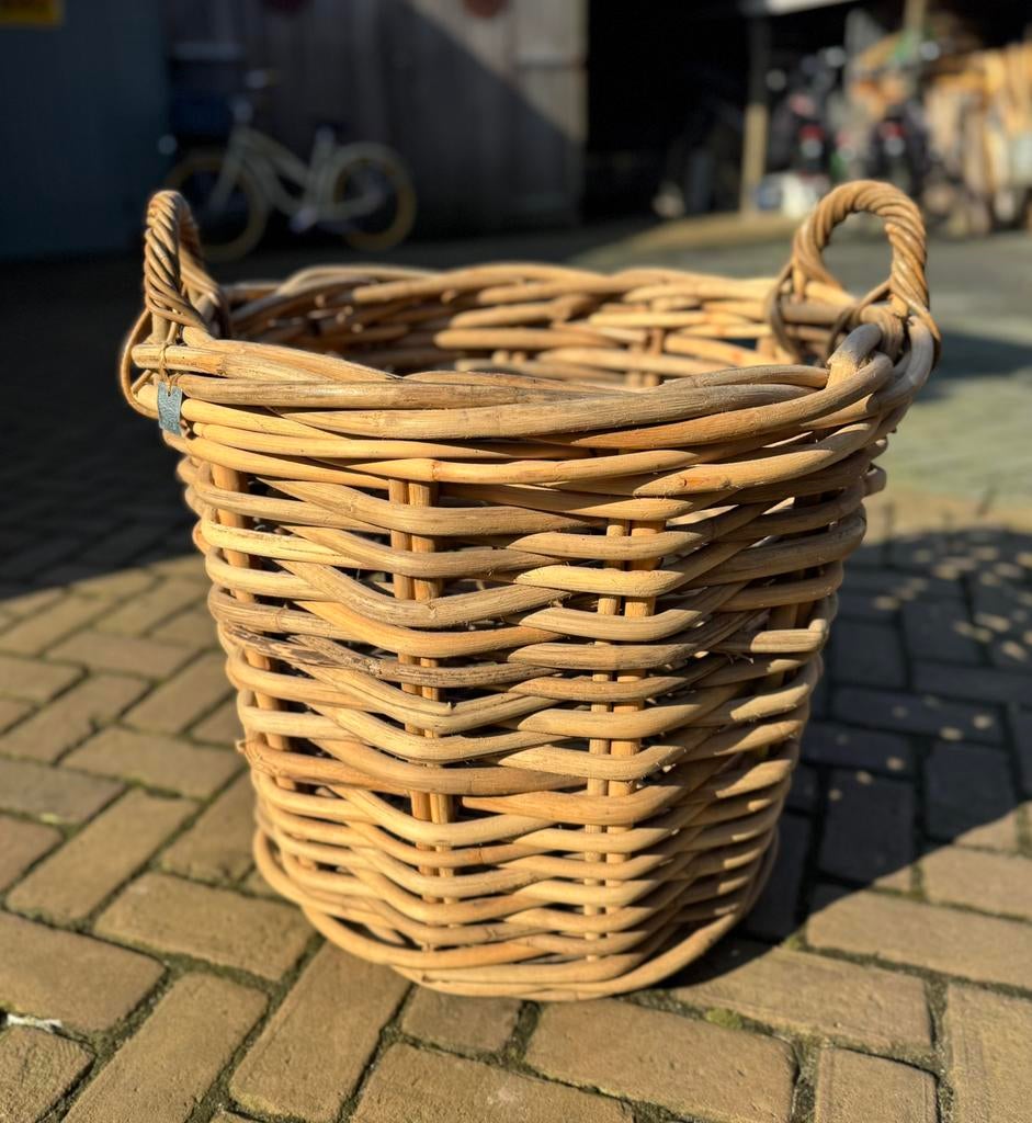 Grote vergrijsde mand, Ophalen, Zo goed als nieuw