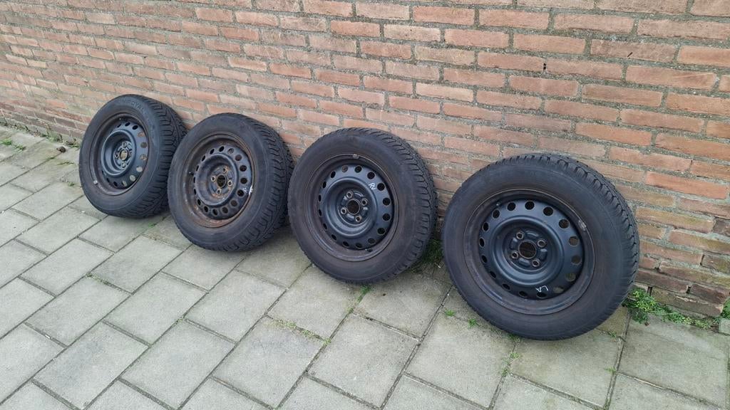 Set winterbanden Uniroyal 185/65 R15 4x100 Toyota Corolla, Auto-onderdelen, Banden en Velgen, 15 inch, Banden en Velgen, 185 mm