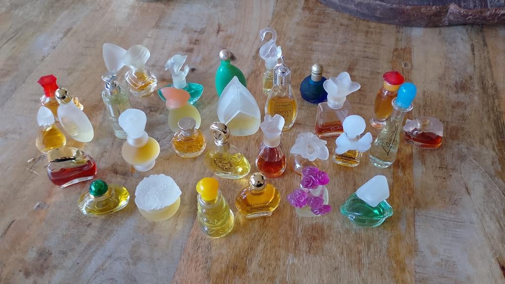29 verschillende miniatuur Vintage parfums - Verzameling, Ophalen of Verzenden, Gebruikt