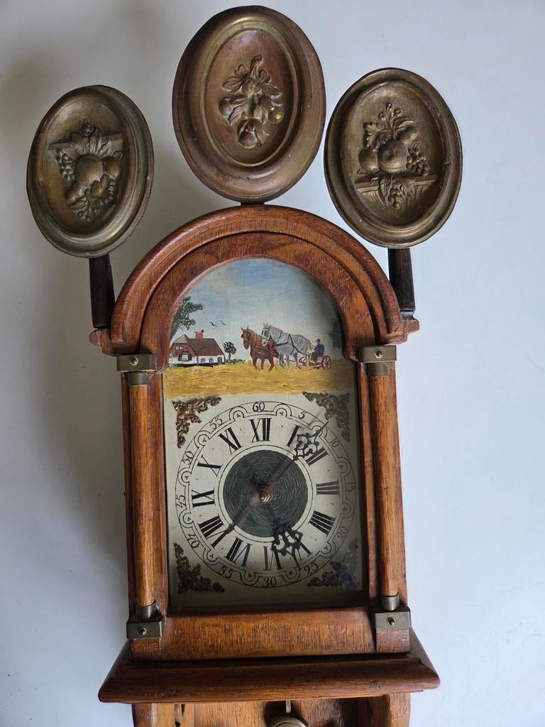 Antieke wandklok met landschap en Romeinse cijfers, Antiek en Kunst, Antiek | Klokken, Ophalen of Verzenden