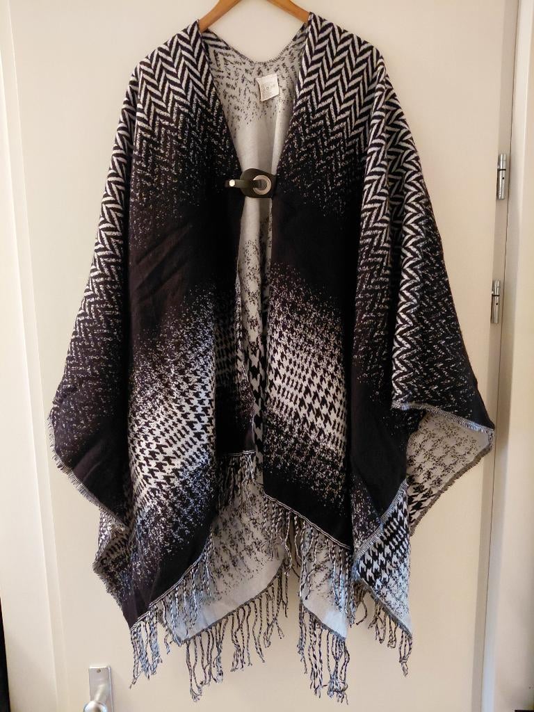 Poncho zwart wit, Ophalen of Verzenden, Zo goed als nieuw, Zwart
