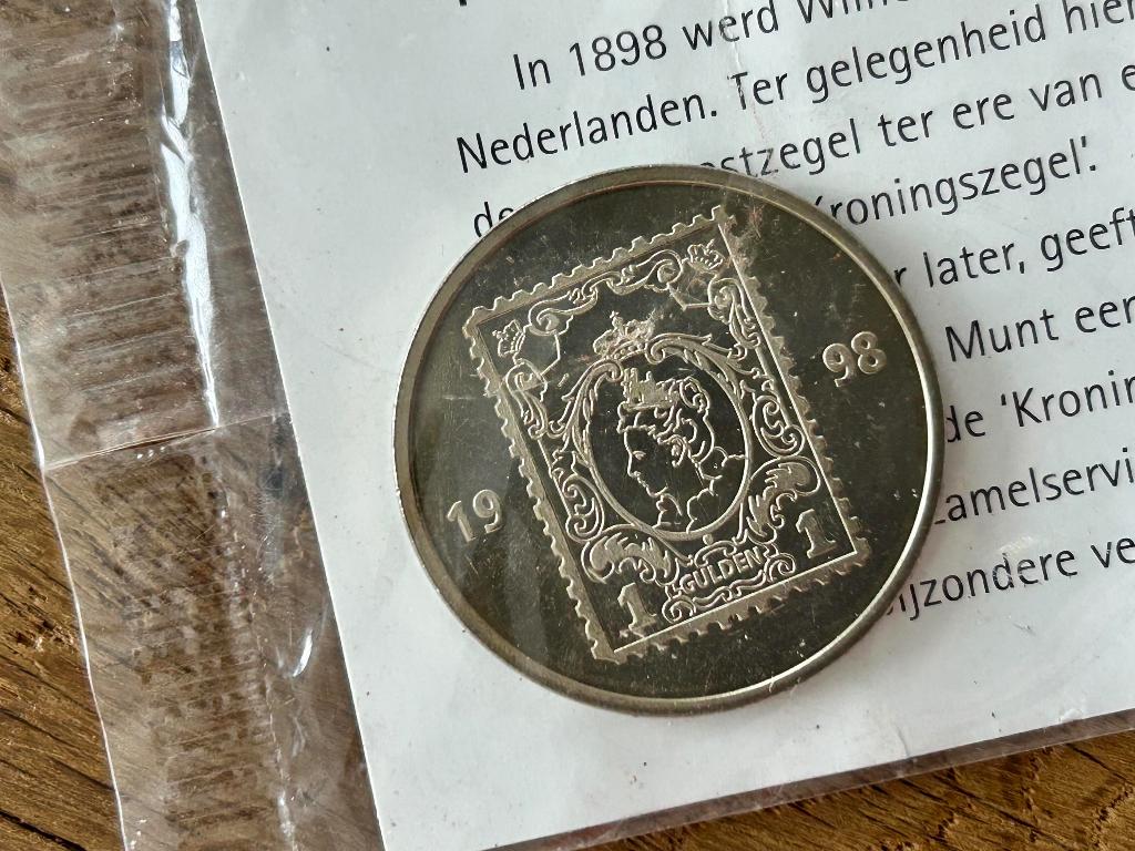 Speciale Postpenning Wilhelmina 100 jaar 1898-1998 UNC, Ophalen of Verzenden, Overige materialen, Nederland