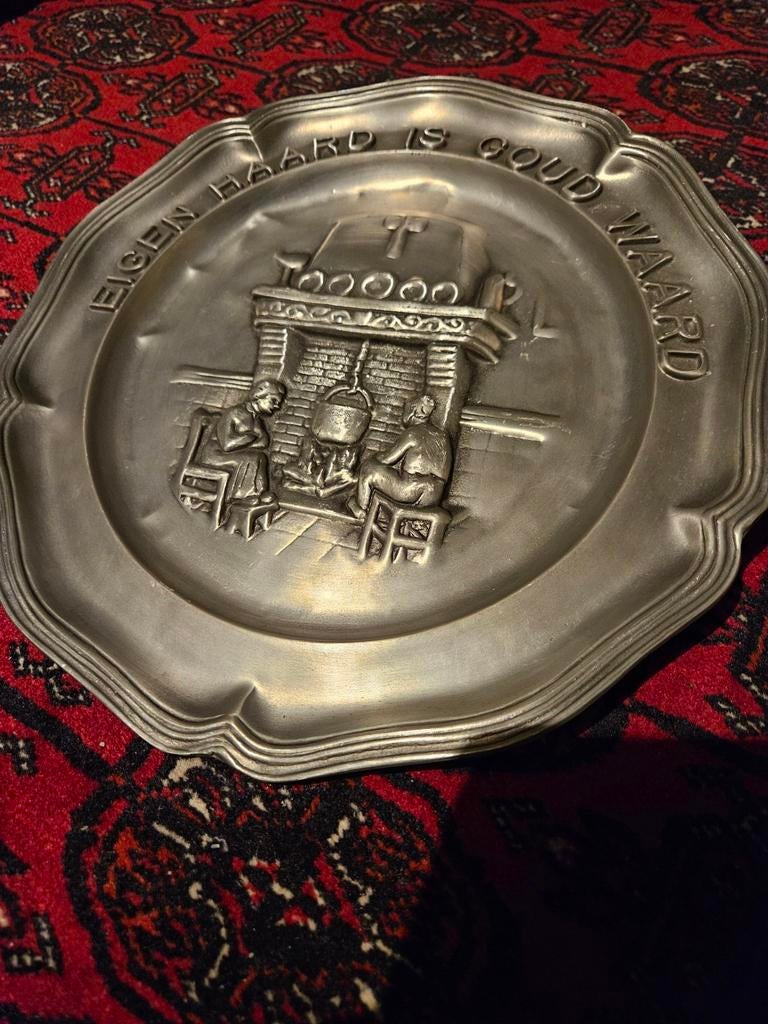 Antieke tinnen wandplaat 'Eigen haard is goud waard', Antiek en Kunst, Ophalen of Verzenden