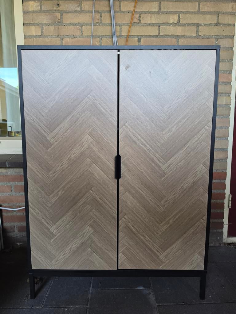 Modern dressoir/kast met visgraatmotief, Ophalen of Verzenden, Zo goed als nieuw