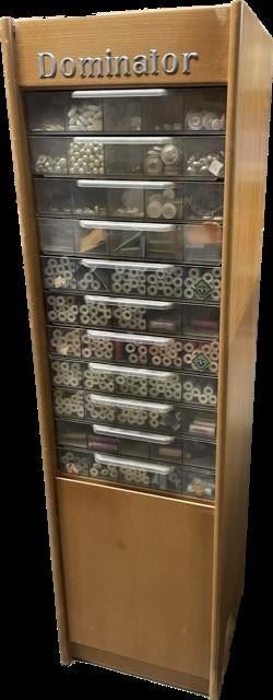 Te koop: grote knopenkast Dominator, Huis en Inrichting, Kasten | Overige, Gebruikt, Ophalen