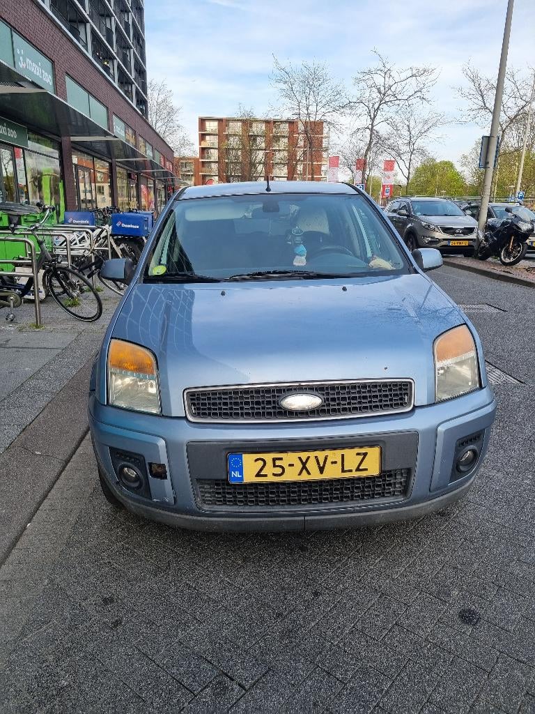 Ford Fusion 1.6  Automaat 2007 blauw 5drs Airco   0644602347, Auto's, 1596 cc, 1064 kg, Blauw, 100 pk