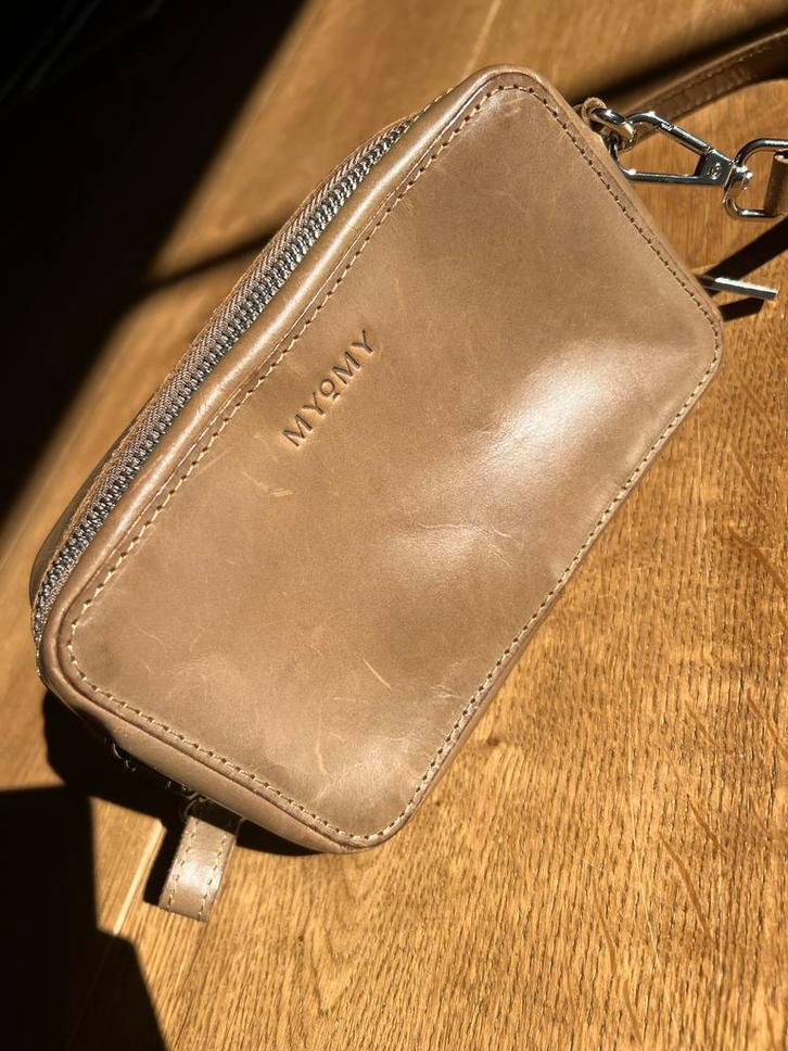 Myomy Crossbody Tas Bruin, Sieraden, Tassen en Uiterlijk, Tassen | Schoudertassen, Zo goed als nieuw, Overige merken, Bruin, Leer