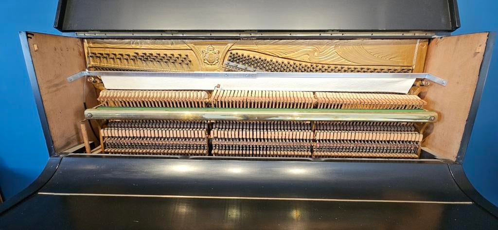 Antieke Hermann piano met demper, goed onderhouden, Muziek en Instrumenten, Ophalen