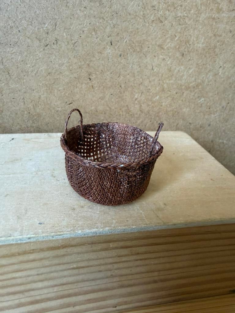 Mand - randhoogte 2.5cm - ca 5cm breed - handwerk, Ophalen of Verzenden, Zo goed als nieuw, Poppenhuis