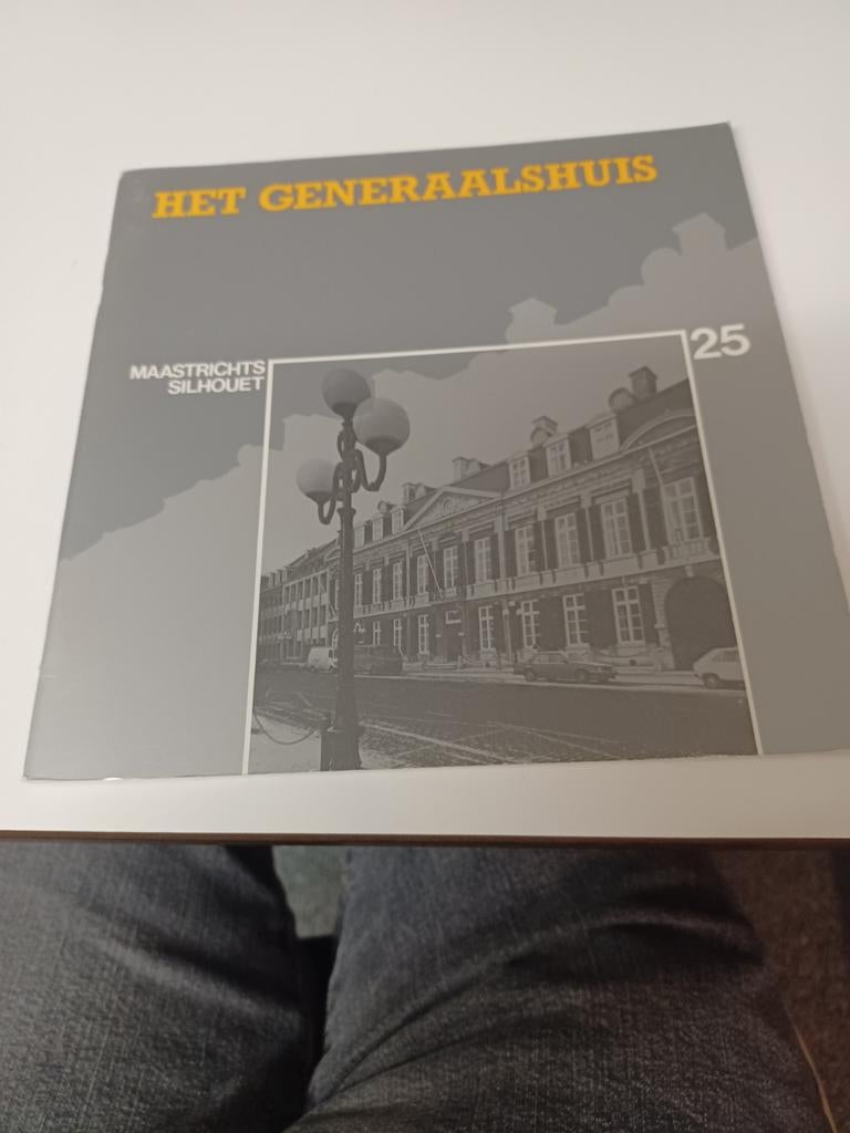Het Generaalshuis Maastrichts Silhouet 25, Boeken, Ophalen of Verzenden