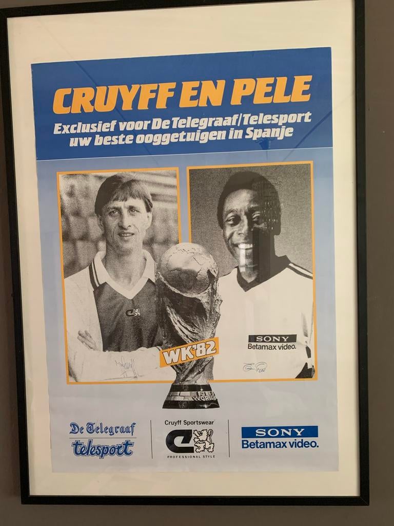 Cruyff en Pelé WK82 Poster - Exclusief De Telegraaf, Ophalen, Gebruikt, Overige sporten, Poster, Plaatje of Sticker