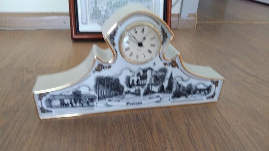 Twee decoratieve klokken: schouwklok en wandklok  drunnen, Antiek en Kunst, Antiek | Klokken, Ophalen