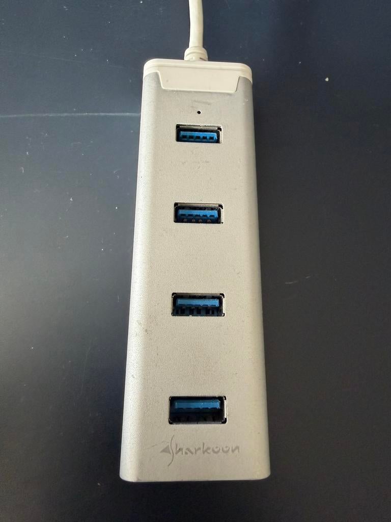 Sharkoon USB 3.0 4-poorts hub – aluminium (zilver), Computers en Software, Dockingstations, Ophalen of Verzenden, Zo goed als nieuw