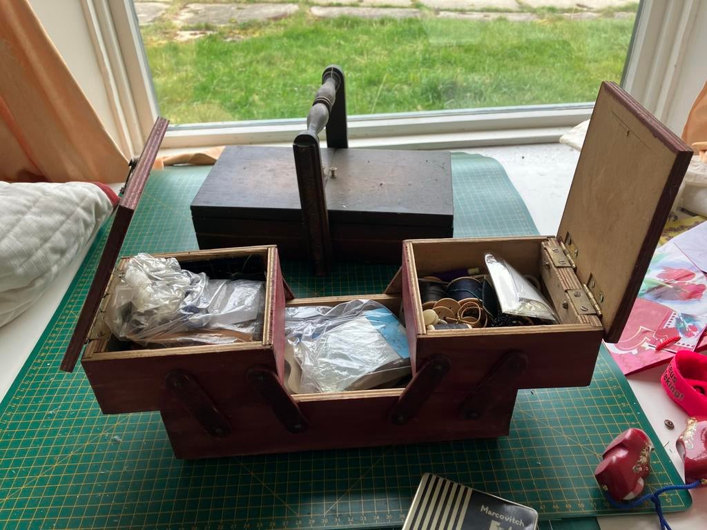 Naaiboxen en naaimandjes uit grootmoeders tijd, Ophalen of Verzenden