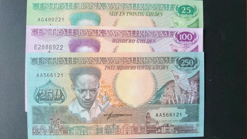 ** Suriname 25, 100 en 250 gulden 1988  UNC p132 t/m p134 **, Postzegels en Munten, Bankbiljetten | Amerika, Ophalen of Verzenden