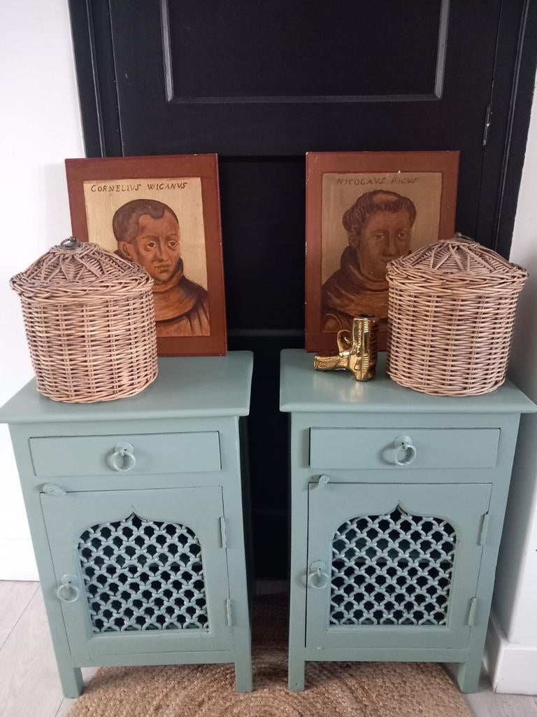 2 stuks nachtkasten mat mos groen, Ophalen