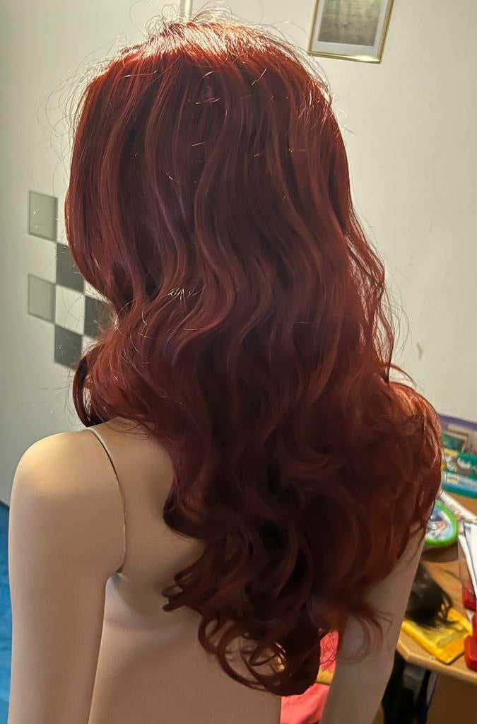 prachtig mooie lange pruik Met wig cap vanbinnen verstelbaar, Sieraden, Tassen en Uiterlijk, Uiterlijk | Haarverzorging, Ophalen of Verzenden