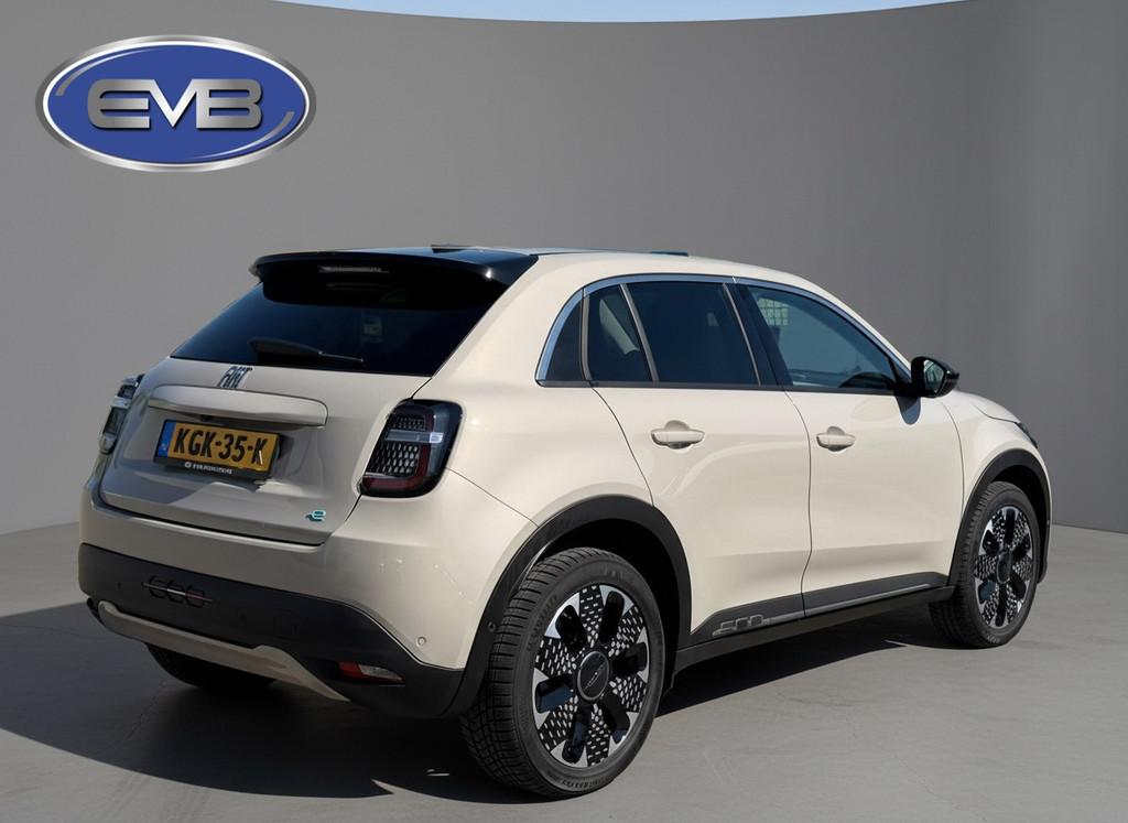 Fiat 600e La Prima 54 kWh, achteruitrijcamera,lederen interi, Auto's, Gebruikt, 156 pk, SUV of Terreinwagen, 600E