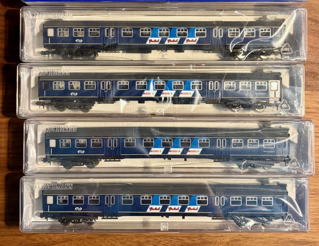4 Fleischmann rijtuigen NS nw in doos, Gelijkstroom, Fleischmann, Wagon, Ophalen of Verzenden