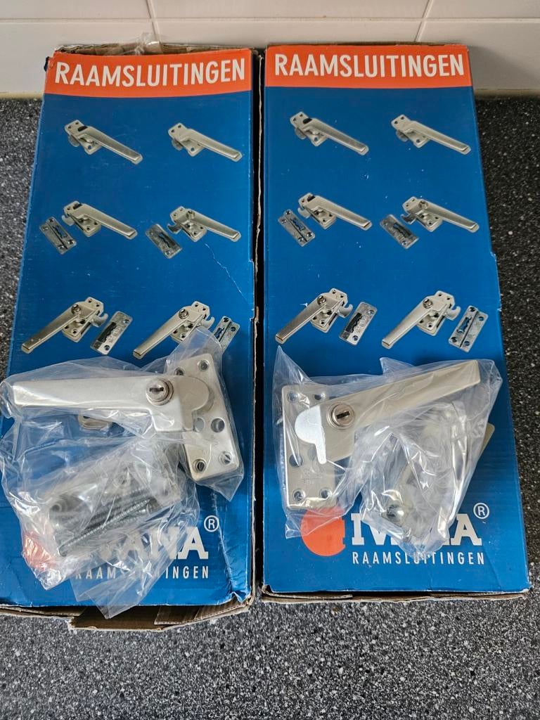 Ivana raamsluiting compleet met sluitkom links en rechts, Ophalen of Verzenden, Nieuw, IJzer, Slot