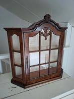 Antiek brocante vitrinekastje sierlijke details met sleutel., Ophalen, 25 tot 50 cm, 50 tot 100 cm, Minder dan 100 cm